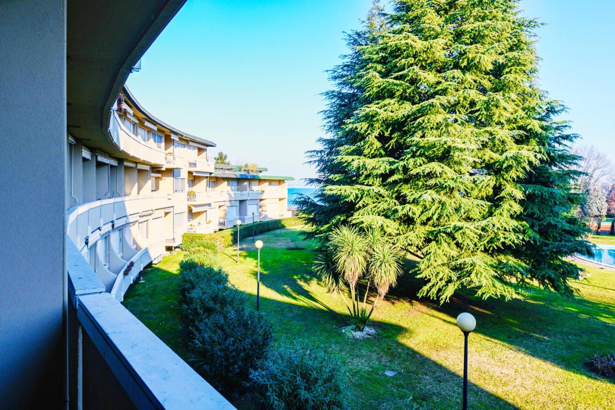 The Riva Apartment シルミオーネ エクステリア 写真
